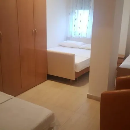 Apartmanhotel Apartament Near Fafa *